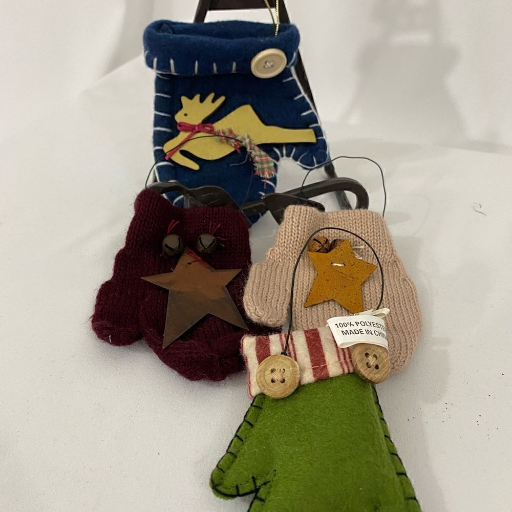 NWT Christmas Mitten Ornaments